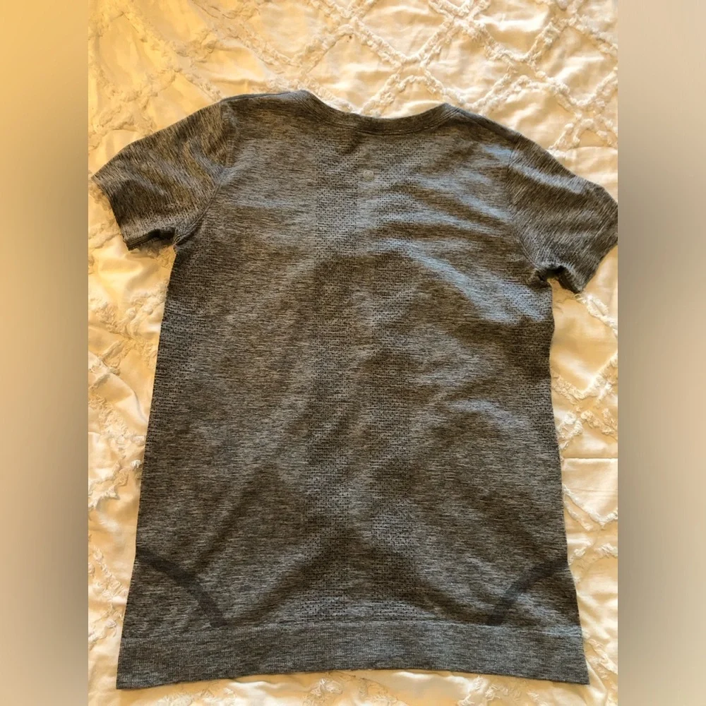 Lululemon Grey Swiftly, Size 6 - Picture 4 of 4